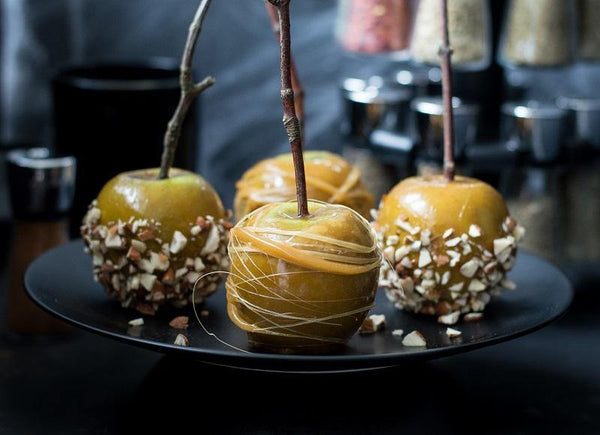 Autumn spice caramel apples - Cole & Mason